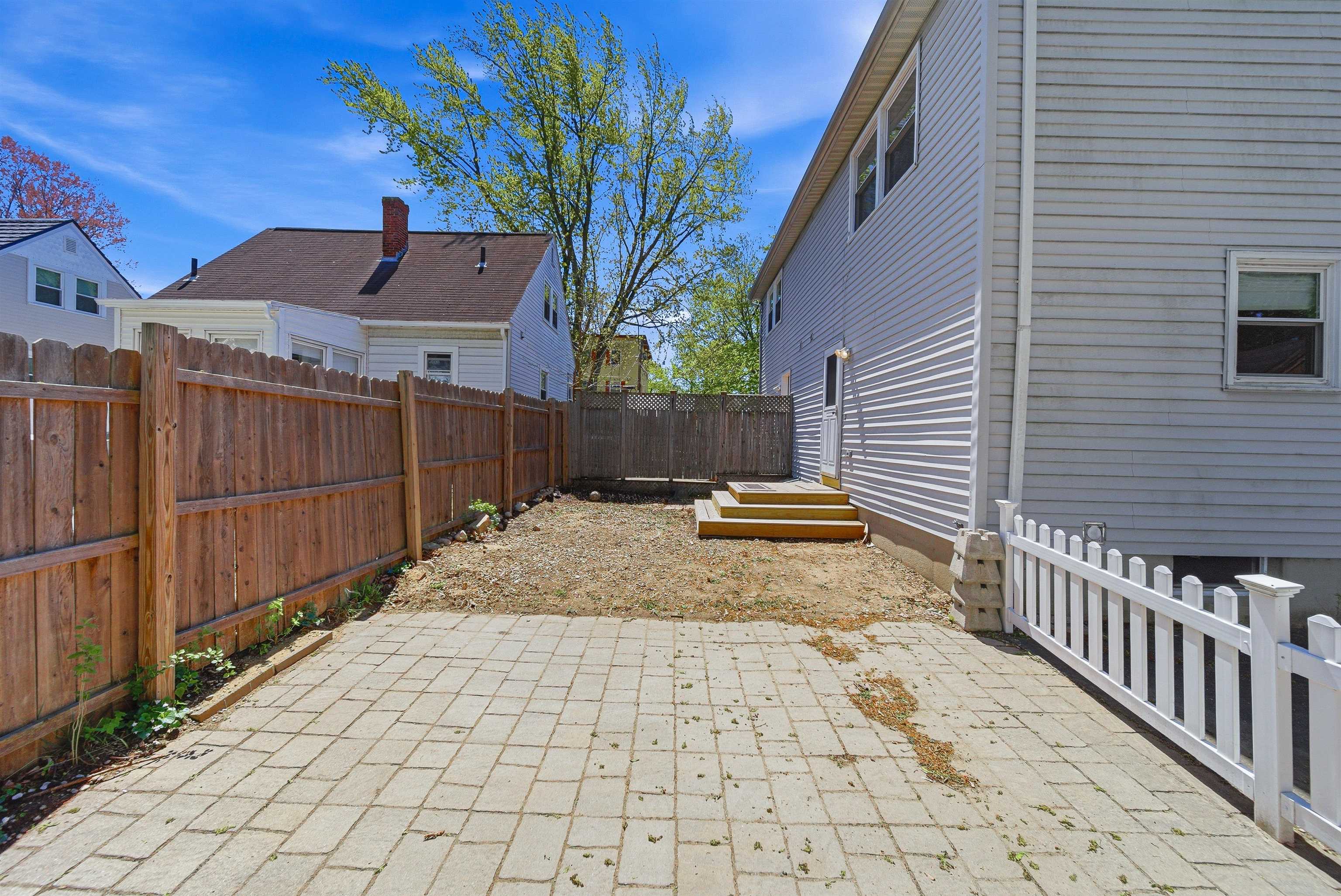 594 Dix Street Manchester, NH 03103 - Photo 24 of 25