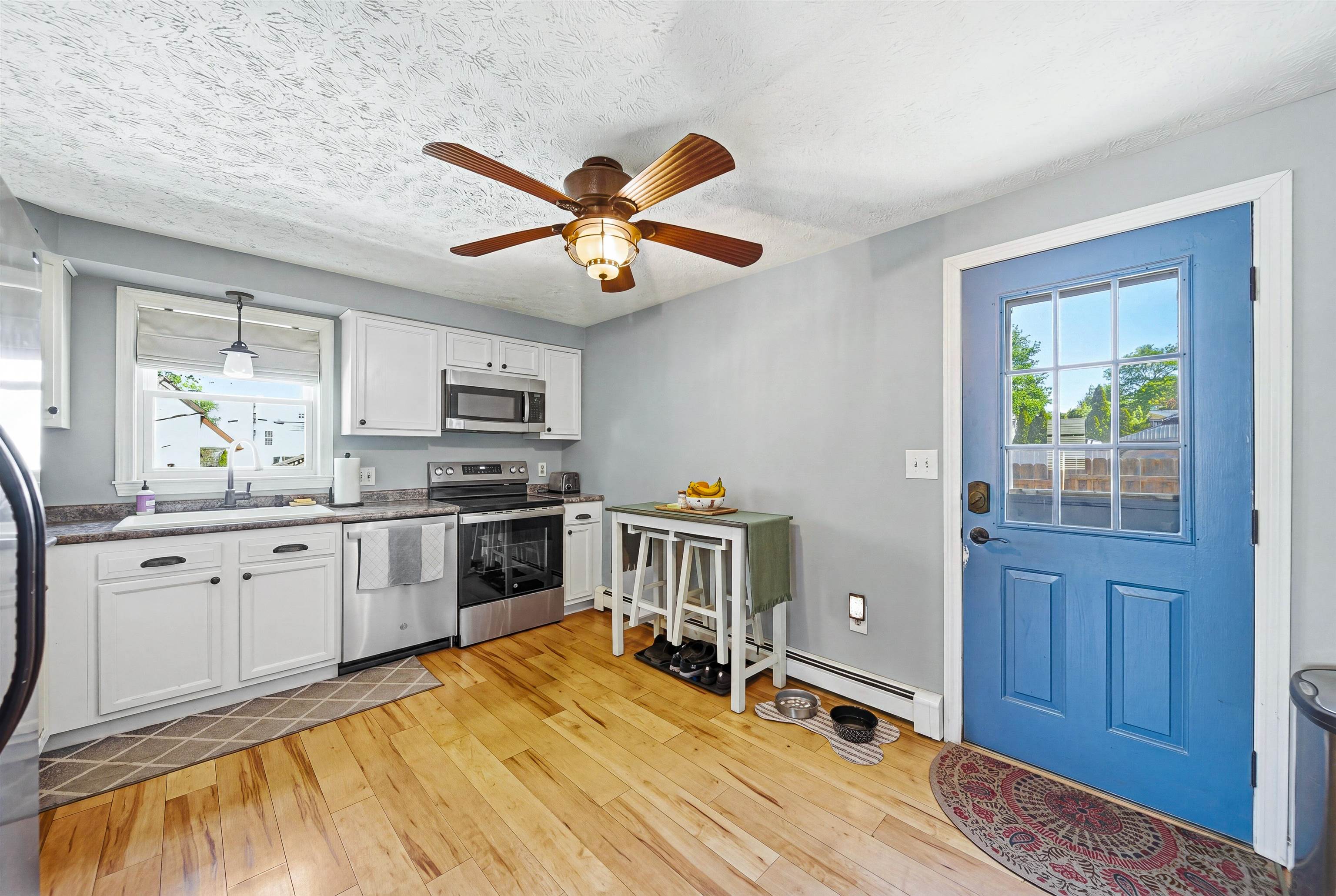 594 Dix Street Manchester, NH 03103 - Photo 10 of 25