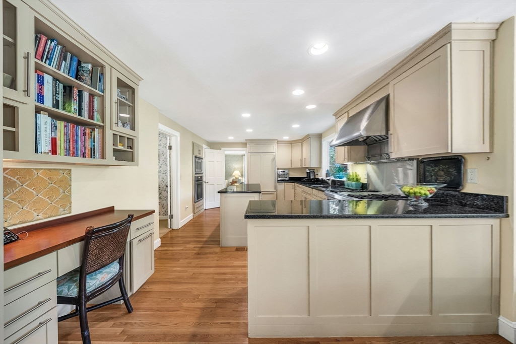 44 Old Road Weston, MA 02493 - Photo 11 of 33
