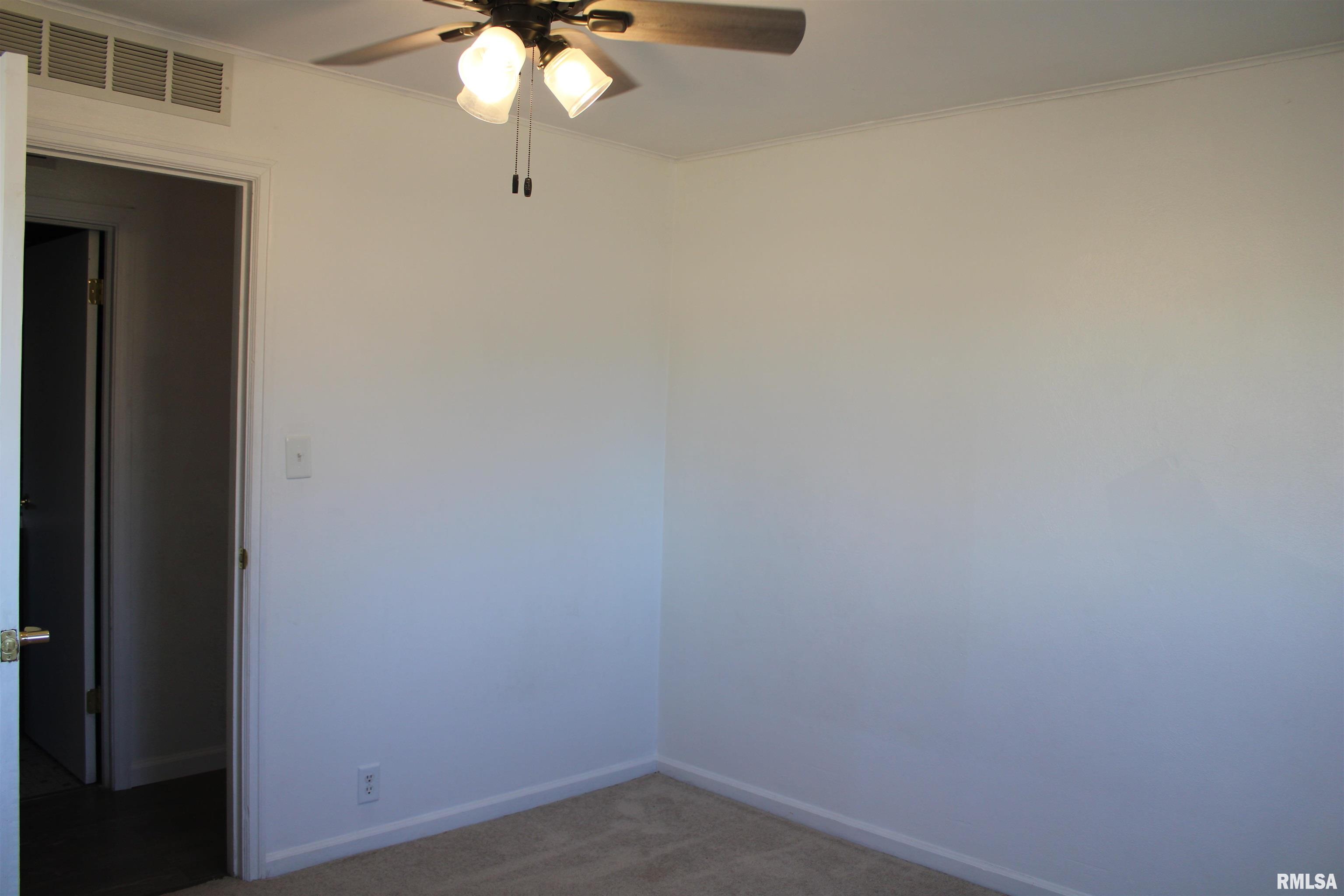 2109 Washington Road Washington, IL 61571 - Photo 20 of 43 Gallery Image 20
