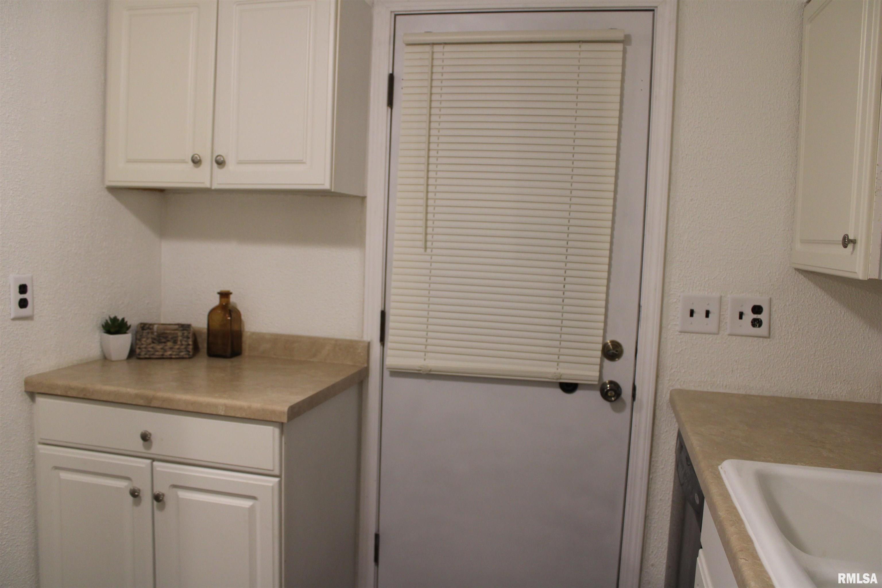 2109 Washington Road Washington, IL 61571 - Photo 3 of 43 Gallery Image 3
