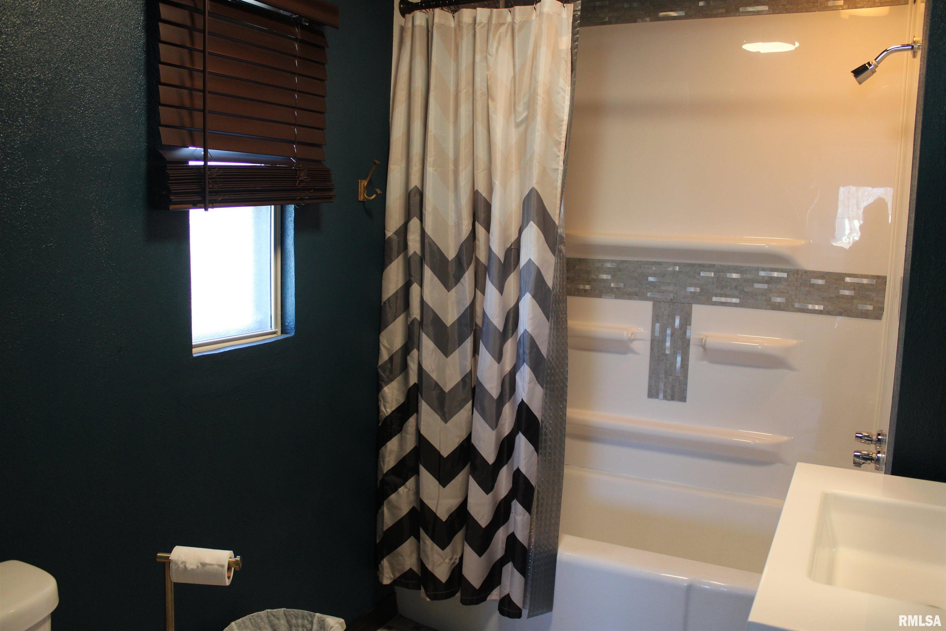 2109 Washington Road Washington, IL 61571 - Photo 34 of 43 Gallery Image 34