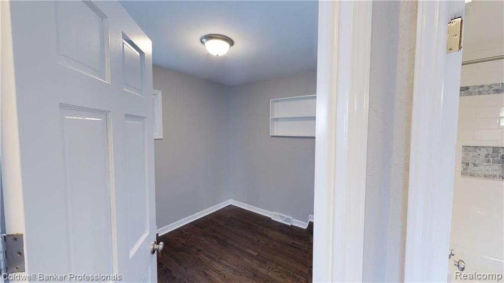 5214 Drayton Road Clarkston, MI 48346 - Photo 20 of 31