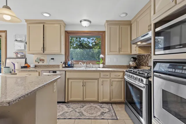 $360,000 | 3038 Bayview Drive, Green Bay, WI 54311