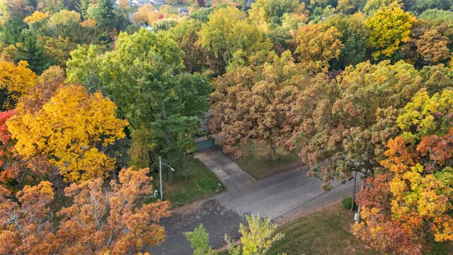 $360,000 | 3038 Bayview Drive, Green Bay, WI 54311