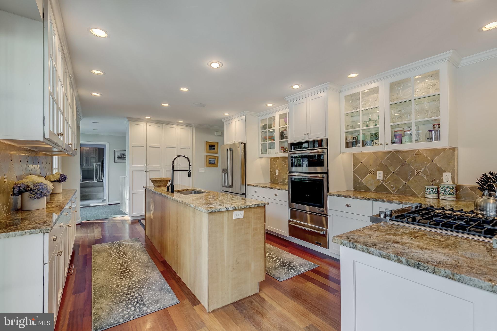 13814 Cripplegate Road Phoenix, MD 21131 - Photo 12 of 56 Kitchen with Island