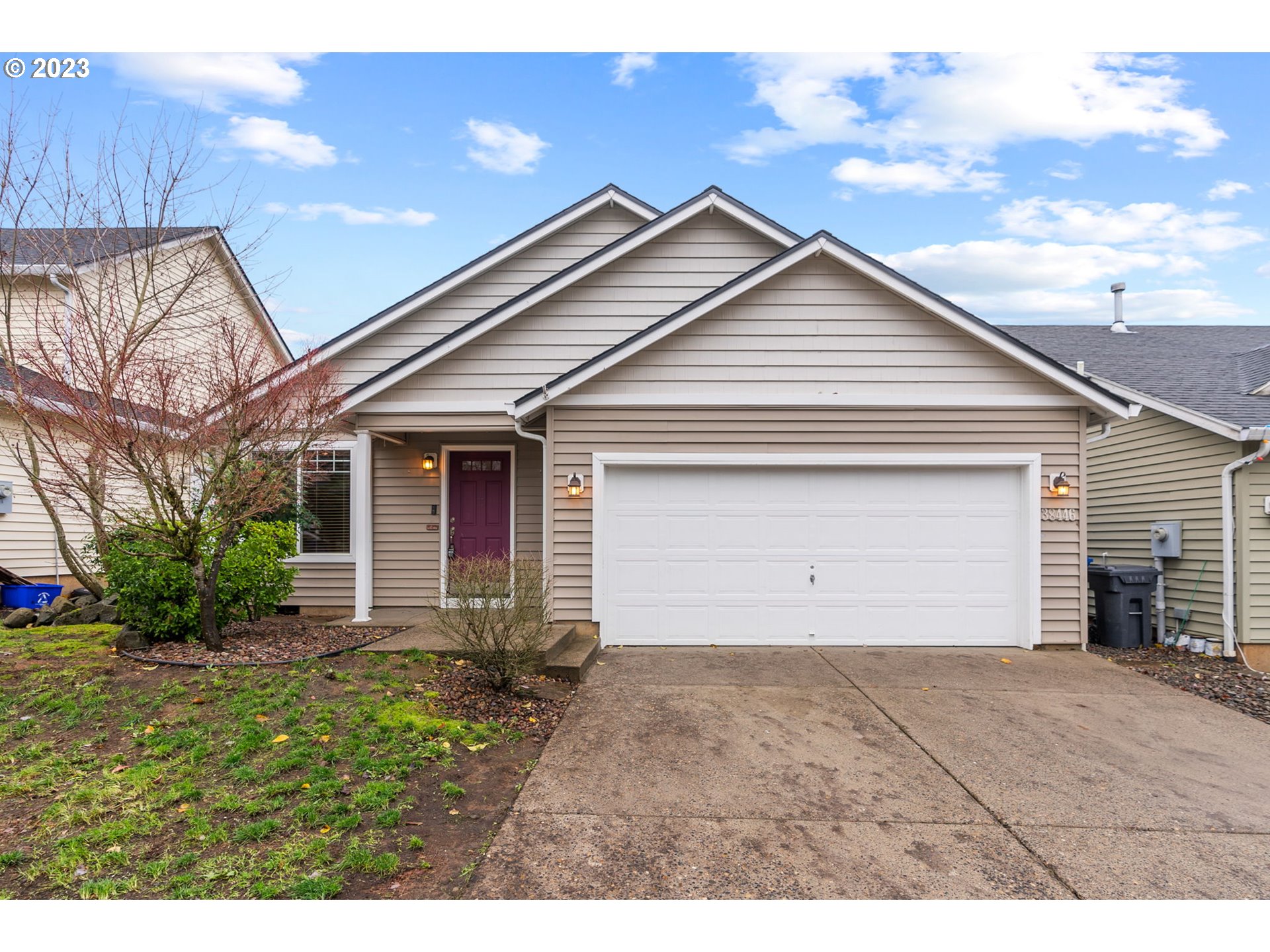 a view of a house with a yard