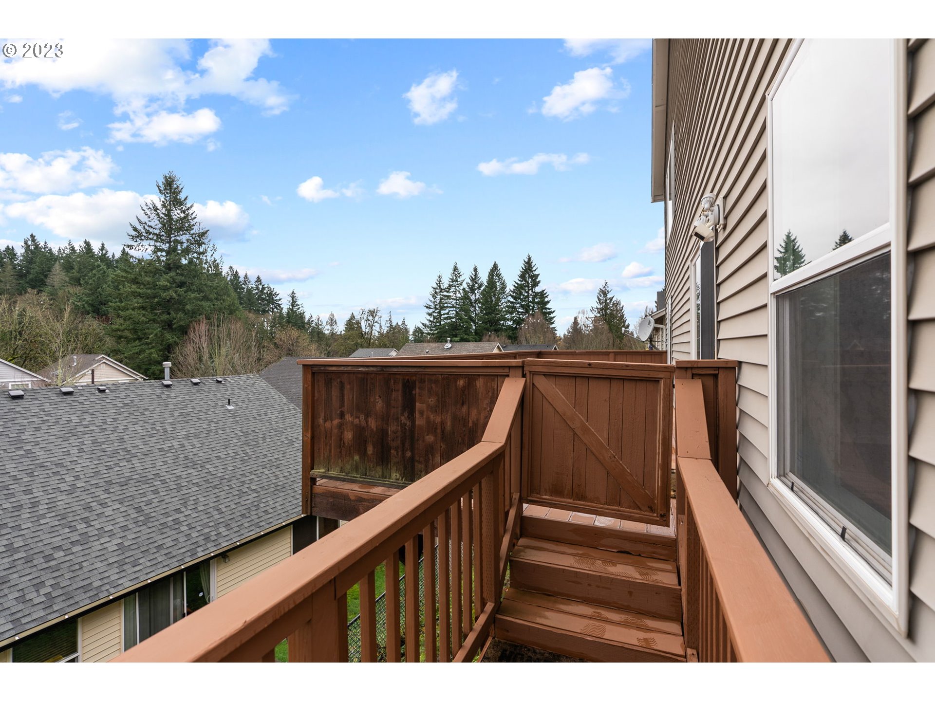 38446 Miller Street Sandy, OR 97055 - Photo 34 of 40 a view of balcony with wooden floor and fence