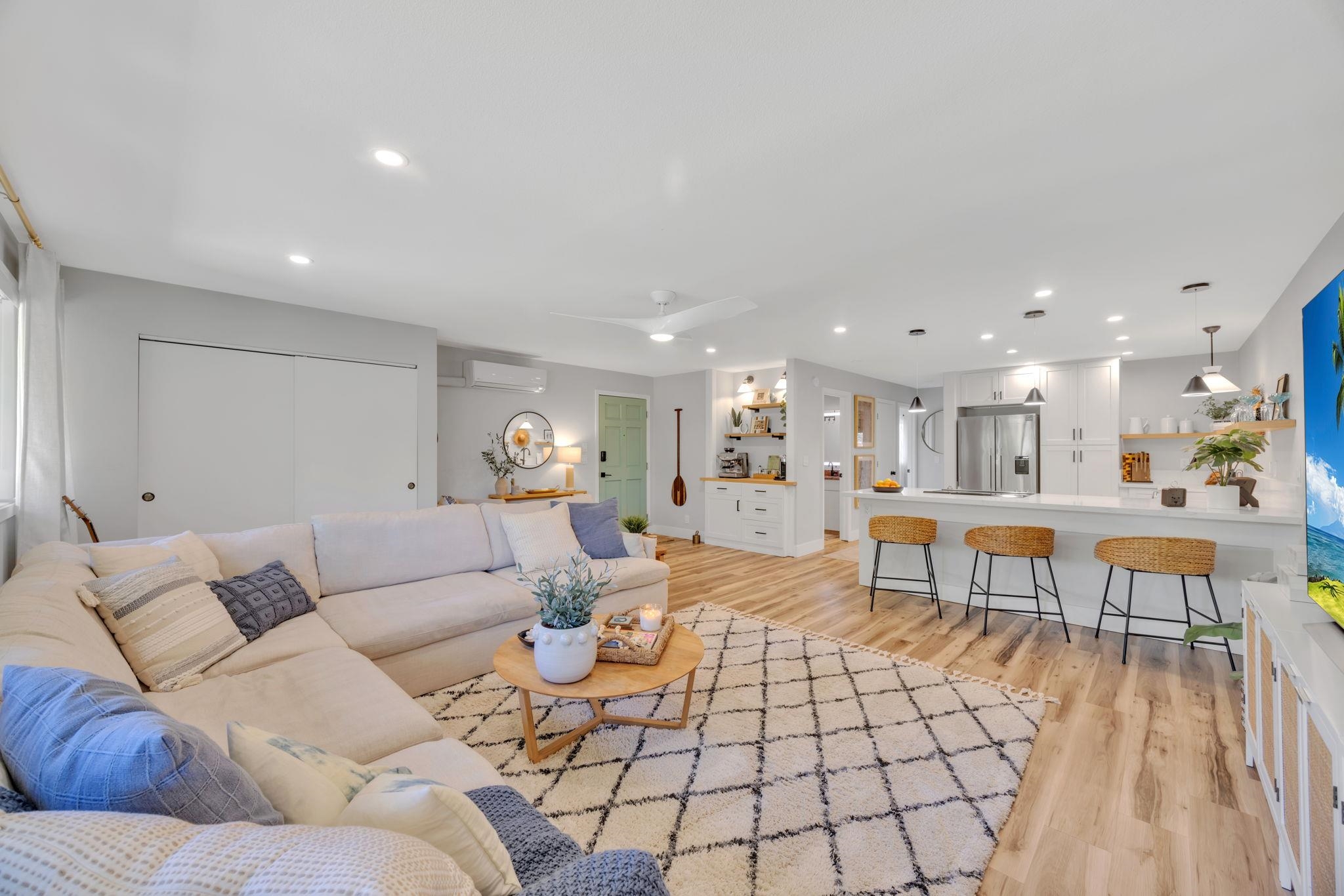 1450 South Kihei Road, Unit C206 Kihei, HI 96753 - Photo 20 of 50 a living room with furniture and kitchen view