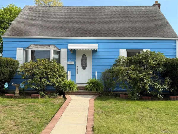 $3,350 | 22 Lexington Avenue, Westbury, NY 11590
