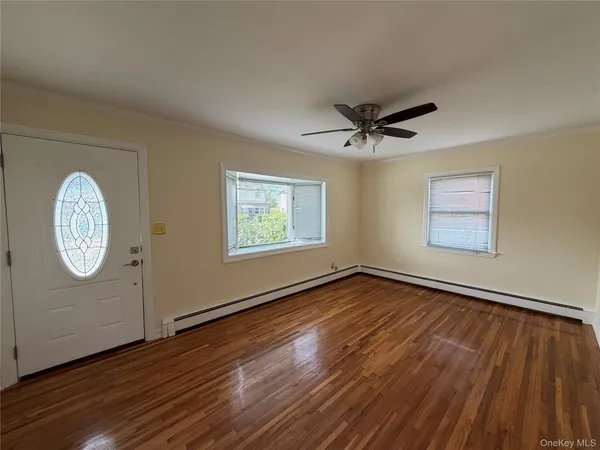 $3,350 | 22 Lexington Avenue, Westbury, NY 11590