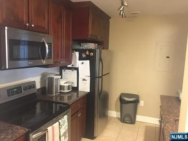 $3,200 | 38 Garden Place, Unit 141, Edgewater, NJ 07020