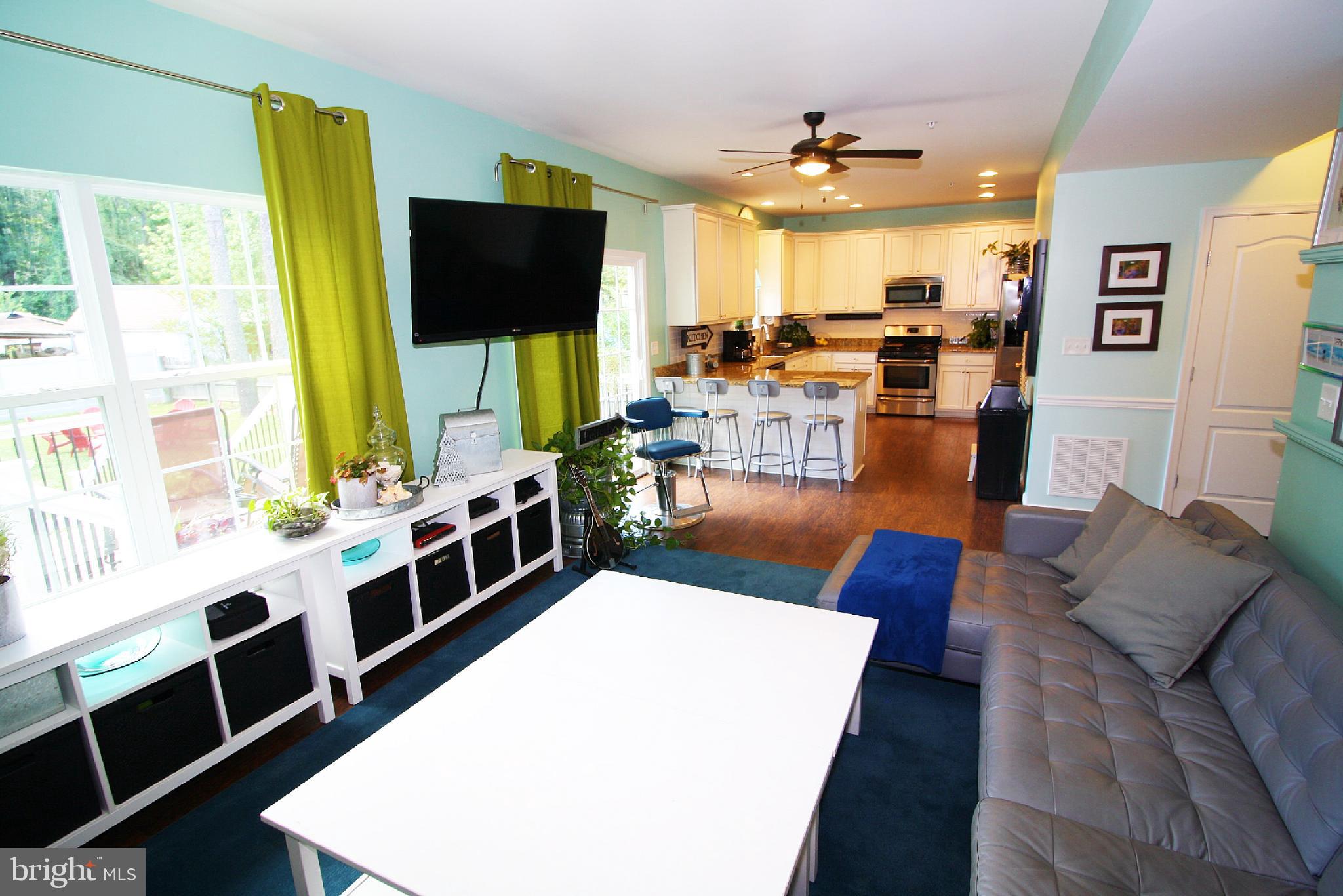 7419 North Point Road Baltimore, MD 21219 - Photo 23 of 46 Family Room