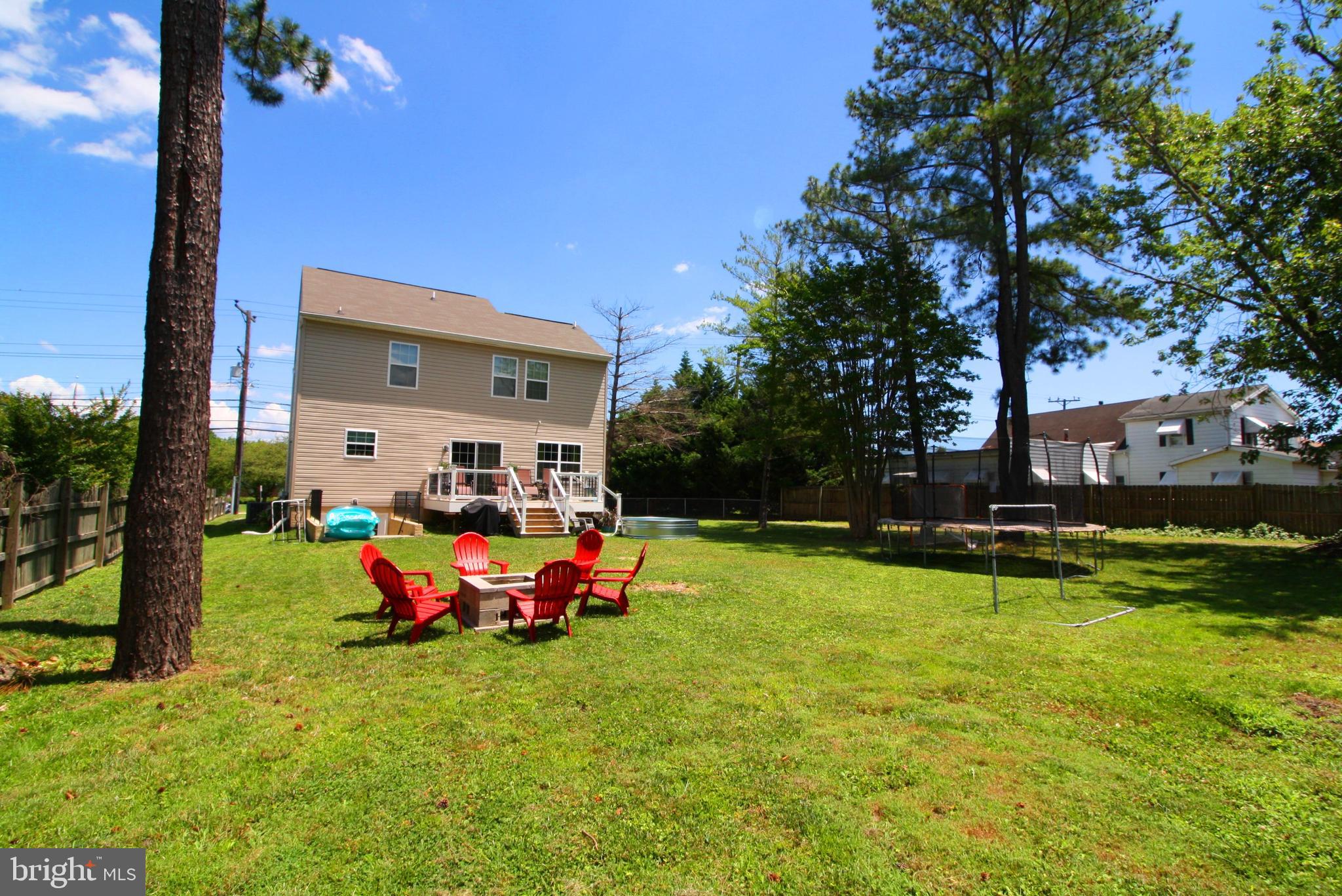 7419 North Point Road Baltimore, MD 21219 - Photo 8 of 46 Large Backyard