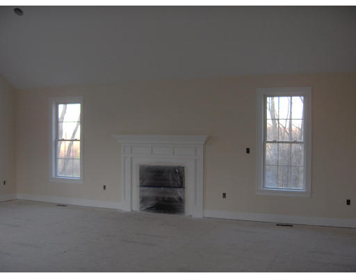 34 Meadowbrook Road Auburn, MA 01501 - Photo 10 of 11 Gallery Image 10