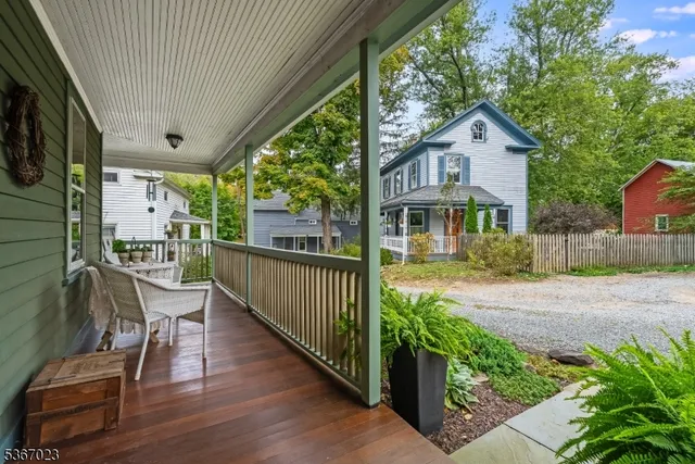 a view of a house with backyard and porch