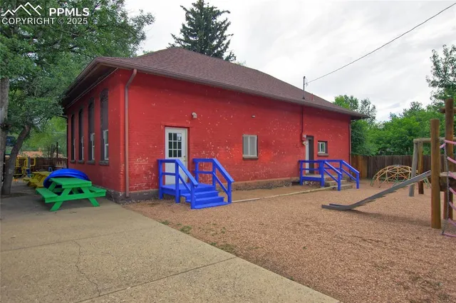 a view of outdoor space with porch and entertaining space