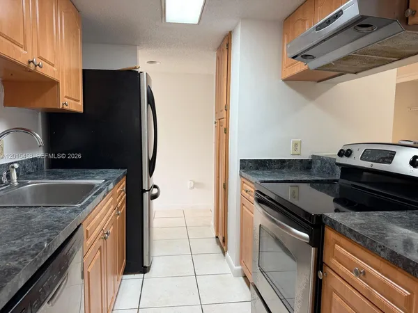 $1,940 | 4381 West McNab Road, Unit 15, Pompano Beach, FL 33069