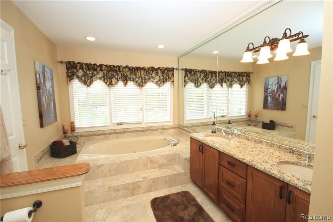 1266 Pebble Pointe Drive Rochester, MI 48307 - Photo 13 of 52 1266 039.JPG