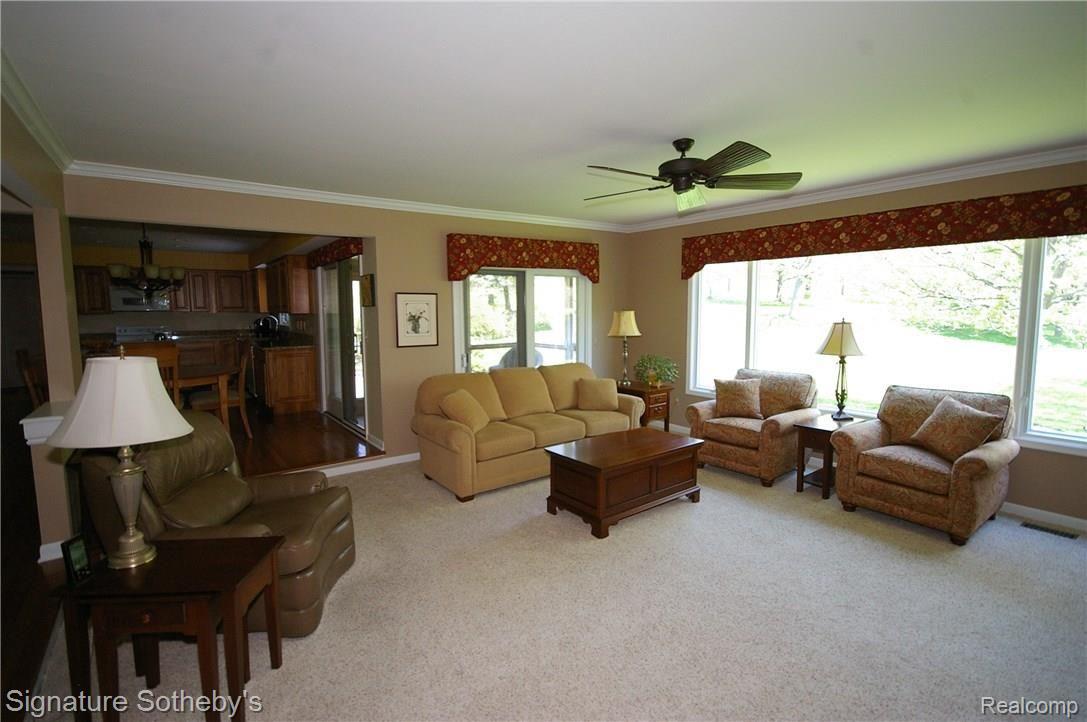1790 North Kilburn Road Rochester, MI 48306 - Photo 6 of 29 IMGP9248.JPG