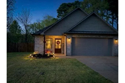 $265,000 | 137 Executive Drive, Jackson, TN 38305