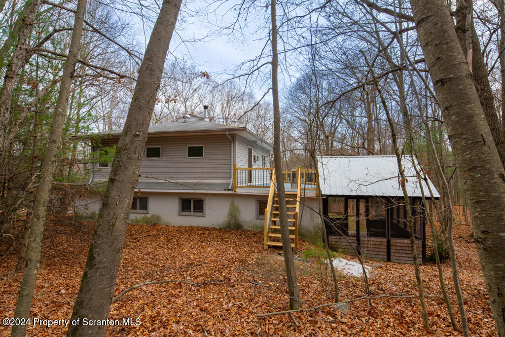 106 Rim Rock Road Milford, PA 18337 - Photo 5 of 32 a front view of a house with garden