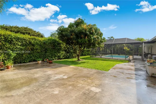 a view of a house with a big yard