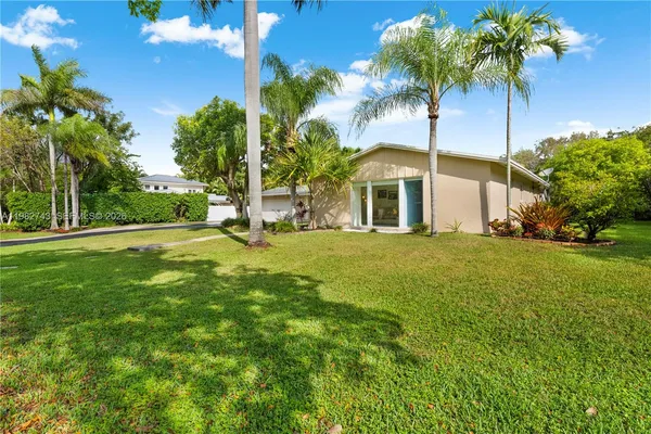 a view of a house with a yard
