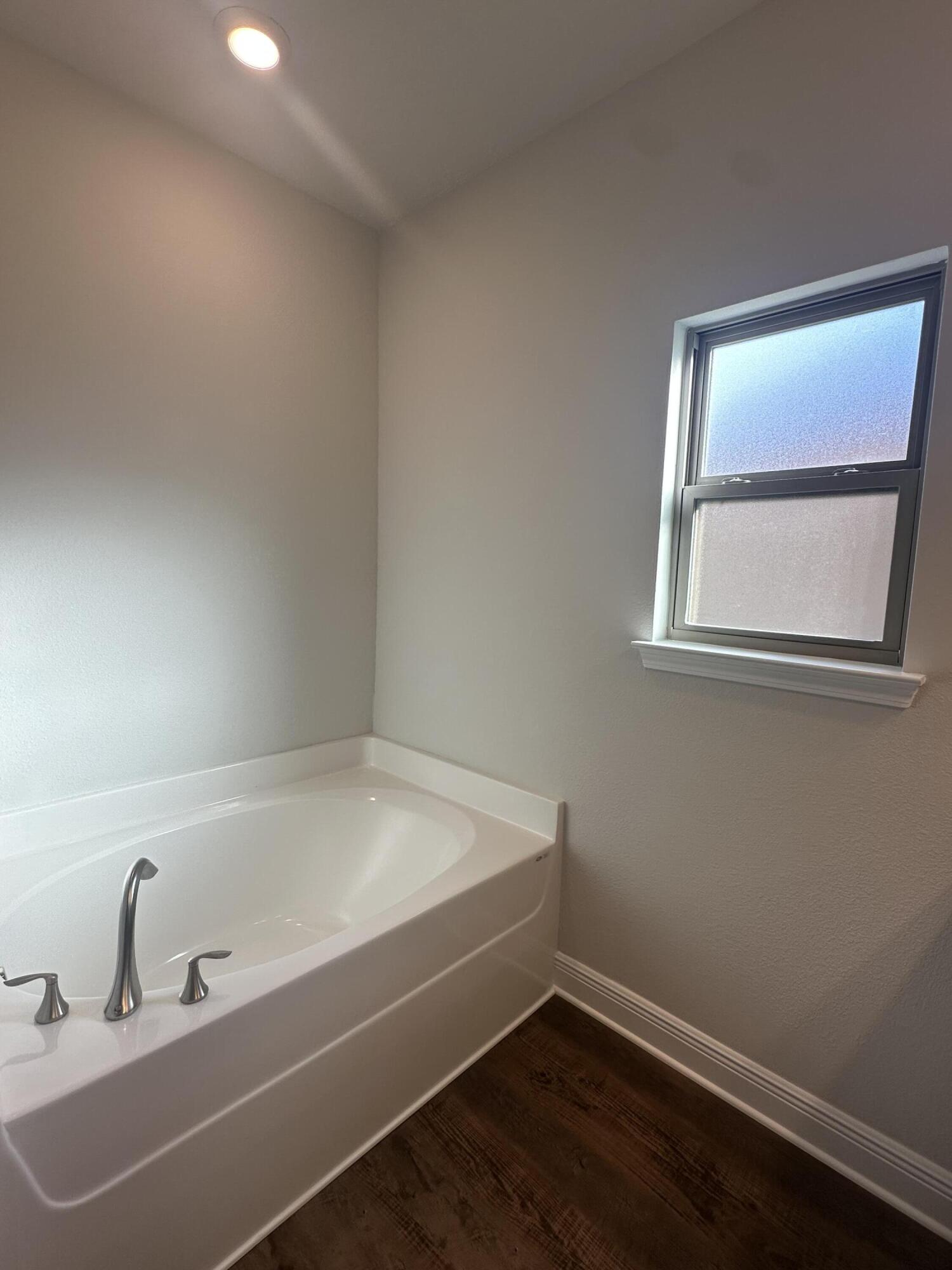 193 Ridgeway Circle Crestview, FL 32536 - Photo 16 of 33 a bathroom with a bathtub and a window