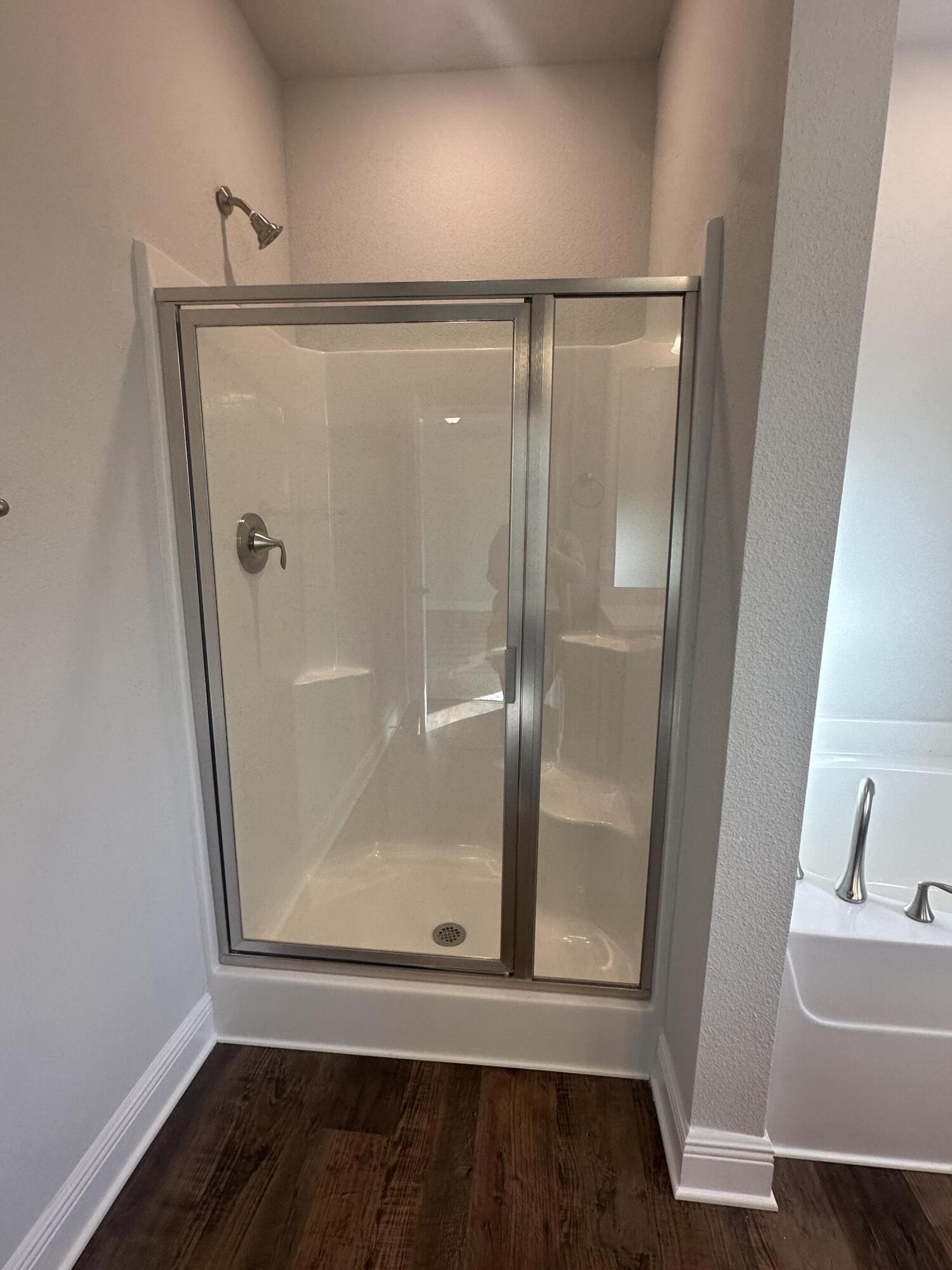 193 Ridgeway Circle Crestview, FL 32536 - Photo 17 of 33 a bathroom with a glass shower door