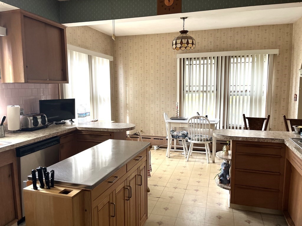 943 County Street Fall River, MA 02723 - Photo 17 of 18 Gallery Image 17