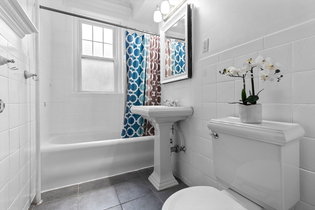 576 Washington Street, Unit 1 Brookline, MA 02446 - Photo 12 of 17 Gallery Image 12