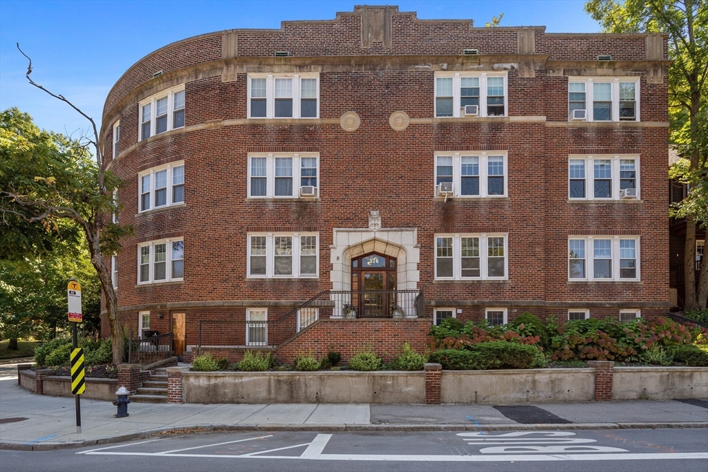 576 Washington Street, Unit 1 Brookline, MA 02446 - Photo 14 of 17 Gallery Image 14
