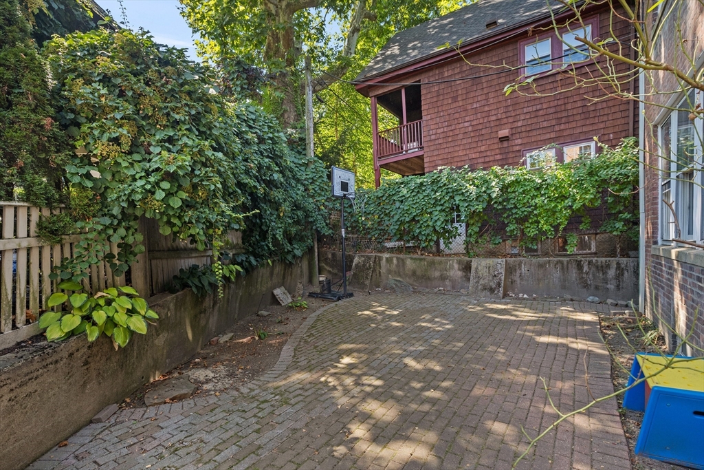 576 Washington Street, Unit 1 Brookline, MA 02446 - Photo 16 of 17 Gallery Image 16