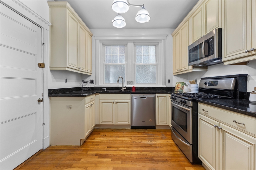 576 Washington Street, Unit 1 Brookline, MA 02446 - Photo 2 of 17 Gallery Image 2