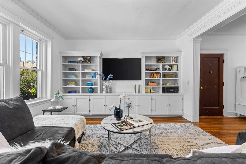 576 Washington Street, Unit 1 Brookline, MA 02446 - Photo 6 of 17 Gallery Image 6