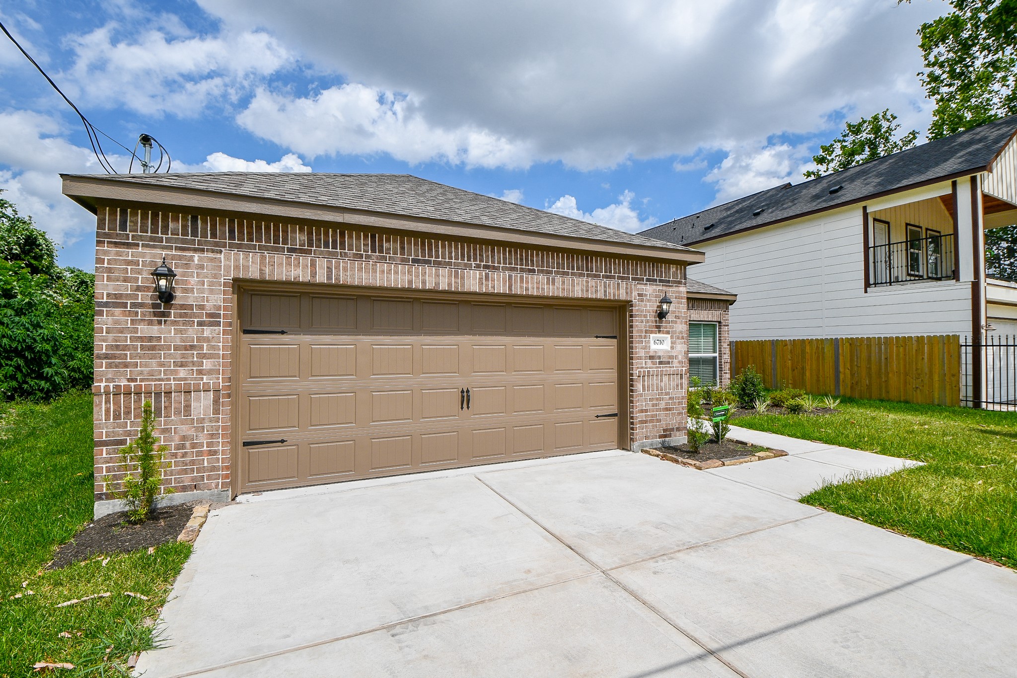 6710 Utah Street Houston, TX 77091 - Photo 2 of 32