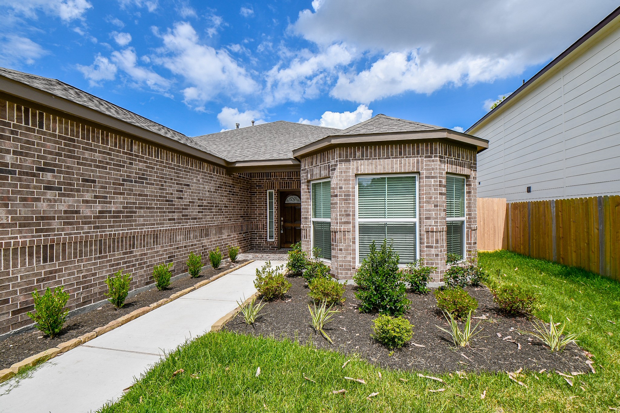 6710 Utah Street Houston, TX 77091 - Photo 3 of 32
