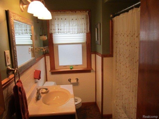 17244 Stephens Road Eastpointe, MI 48021 - Photo 14 of 20 9-8-11 113