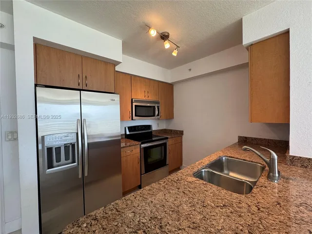 $285,000 | 1830 Radius Drive, Unit 915, Hollywood, FL 33020