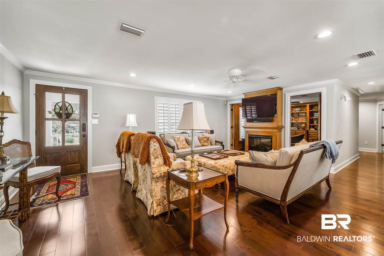 14143 Oak Street Magnolia Springs, AL 36555 - Photo 8 of 45 Living Room