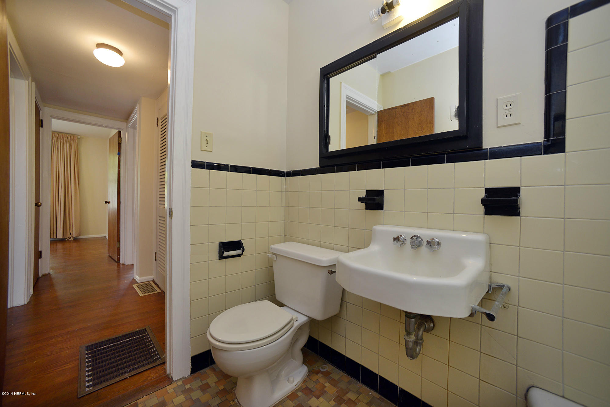 1605 Kingswood Road Jacksonville, FL 32207 - Photo 14 of 28 bathroom