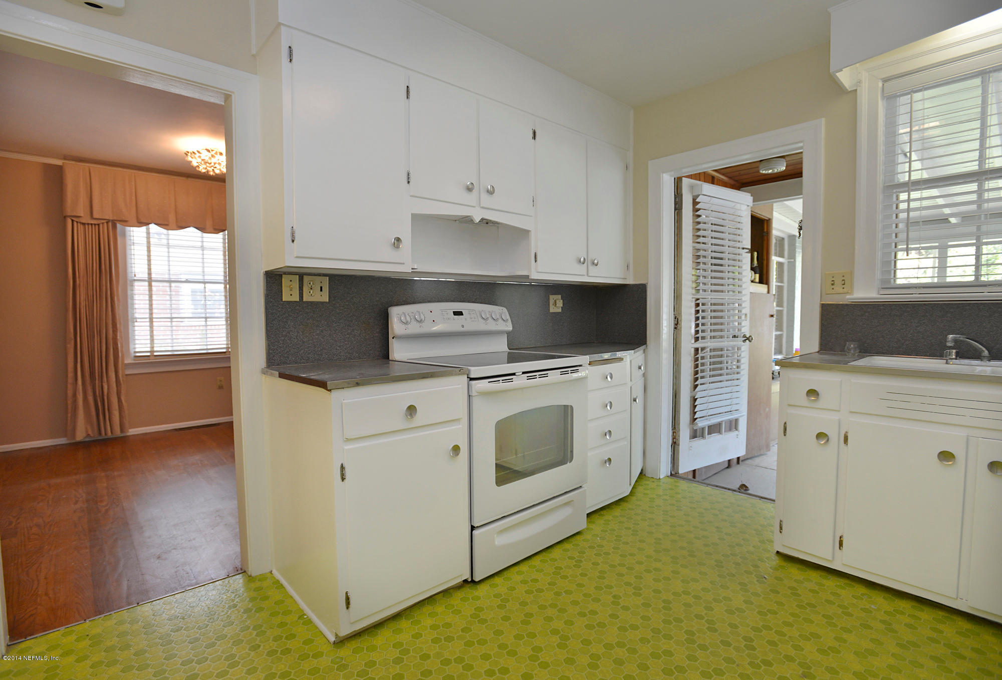 1605 Kingswood Road Jacksonville, FL 32207 - Photo 19 of 28 kitchen