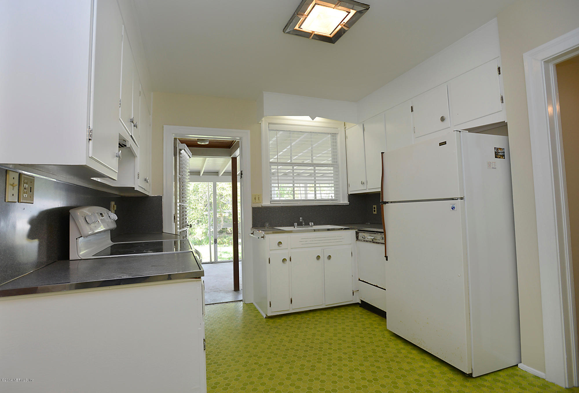 1605 Kingswood Road Jacksonville, FL 32207 - Photo 20 of 28 kitchen02