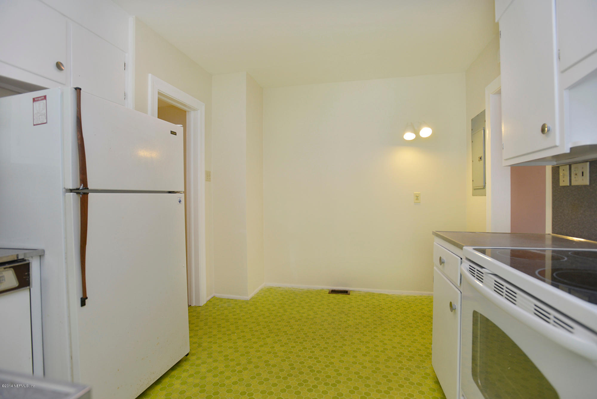1605 Kingswood Road Jacksonville, FL 32207 - Photo 21 of 28 kitchen03