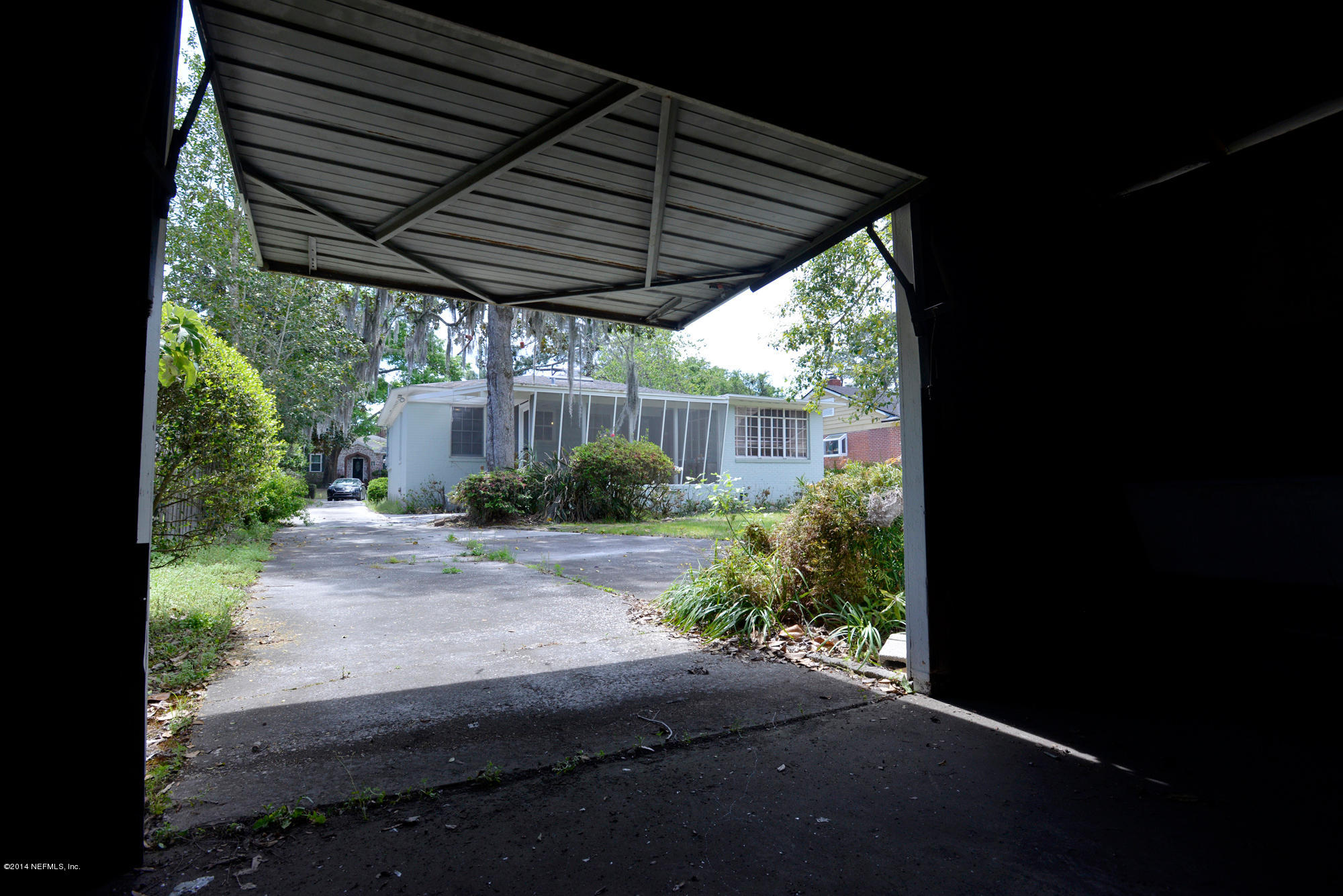 1605 Kingswood Road Jacksonville, FL 32207 - Photo 27 of 28 garage02