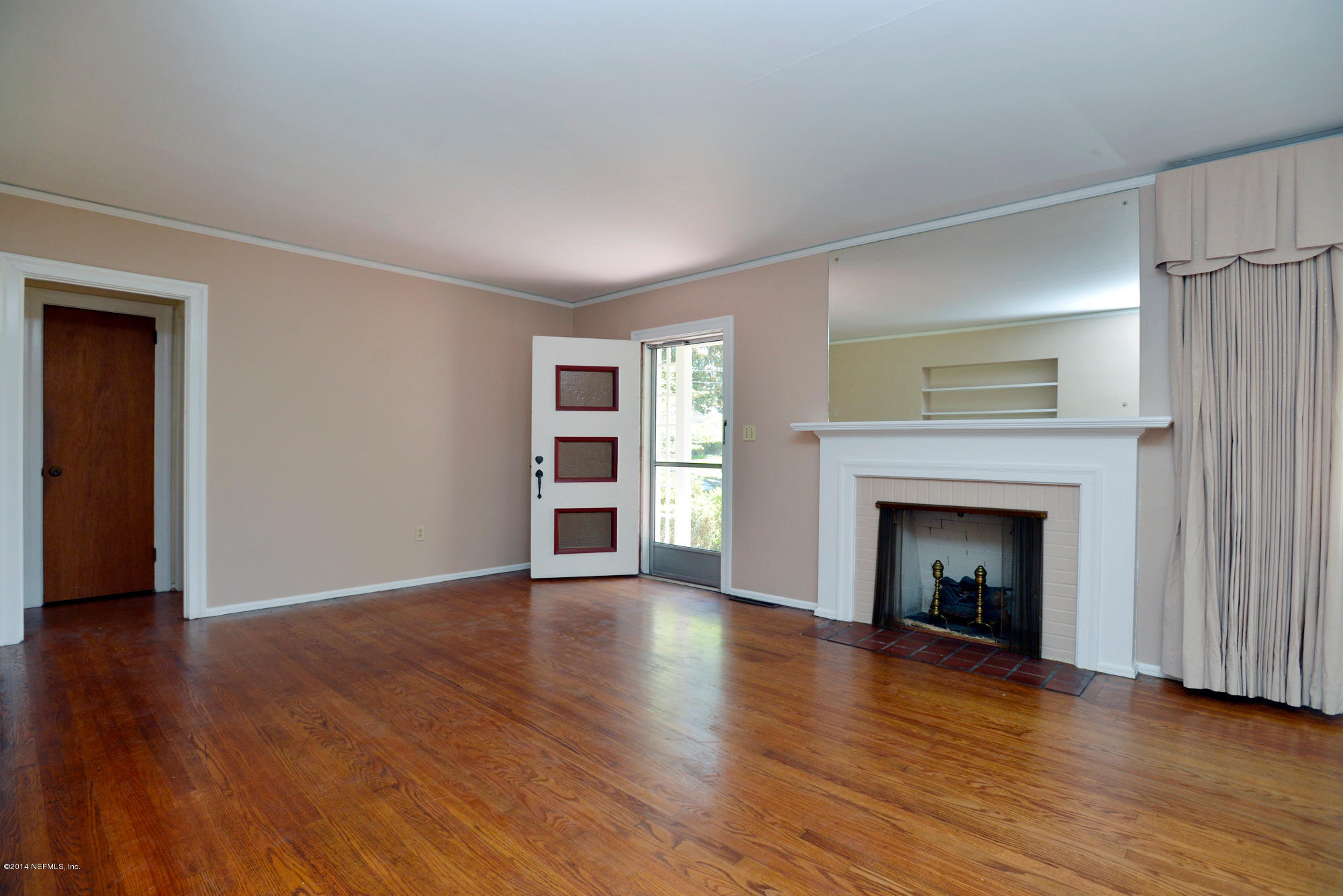 1605 Kingswood Road Jacksonville, FL 32207 - Photo 3 of 28 living01