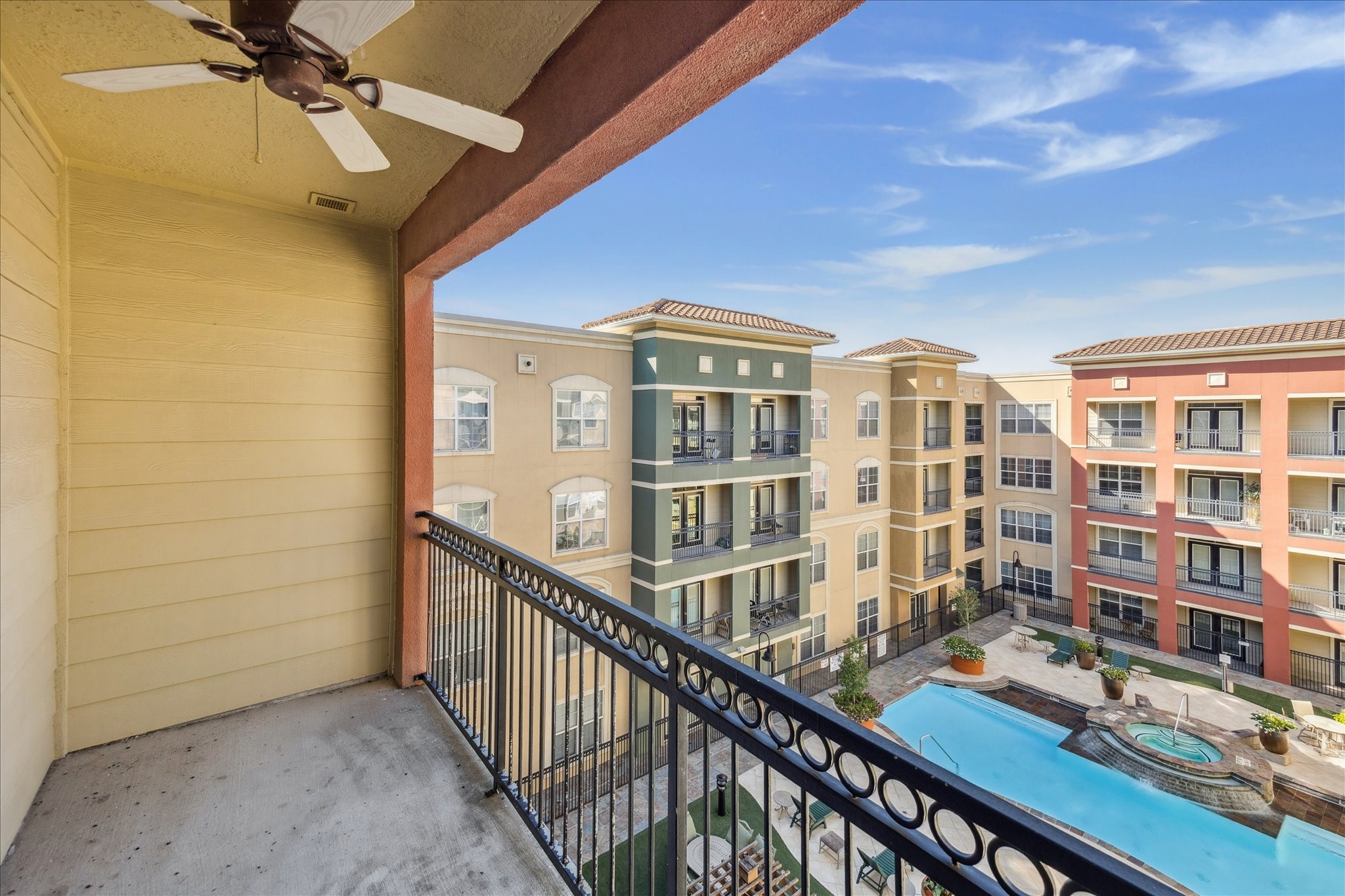 1711 Old Spanish Trail, Unit 448 Houston, TX 77054 - Photo 12 of 29 a view of city from balcony