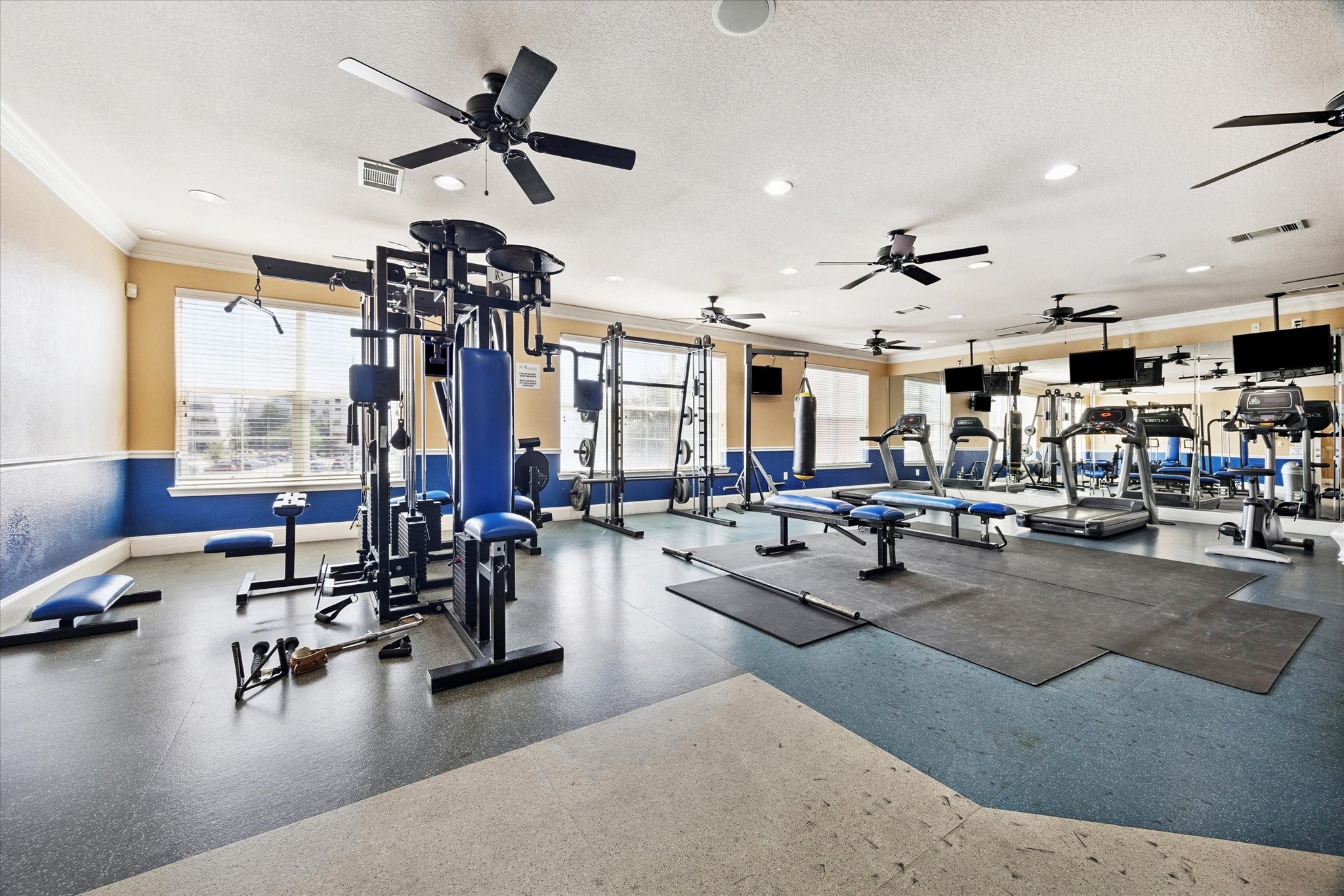 1711 Old Spanish Trail, Unit 448 Houston, TX 77054 - Photo 18 of 29 a living room with lots of furniture hardwood and a ceiling fan