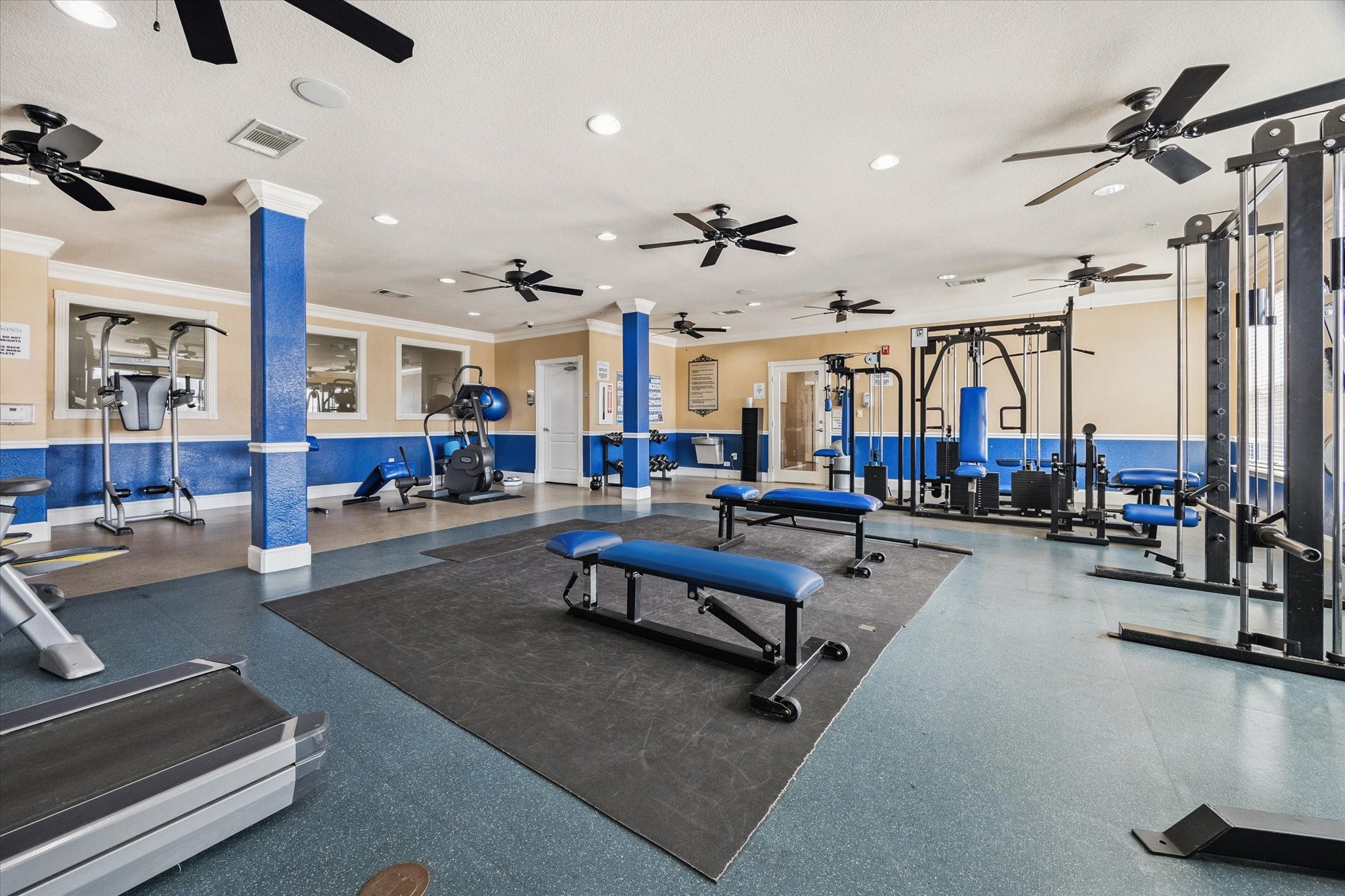 1711 Old Spanish Trail, Unit 448 Houston, TX 77054 - Photo 19 of 29 a living room with furniture kitchen view and a window